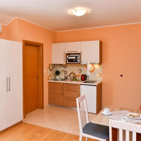 Gostinjska kuća Miranda 4*